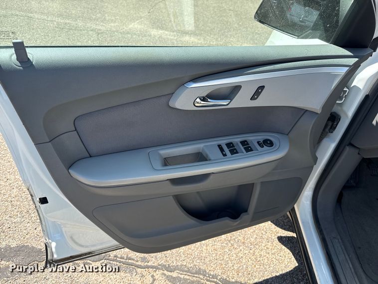 image for item DZ8873 2011 Chevrolet Traverse SUV