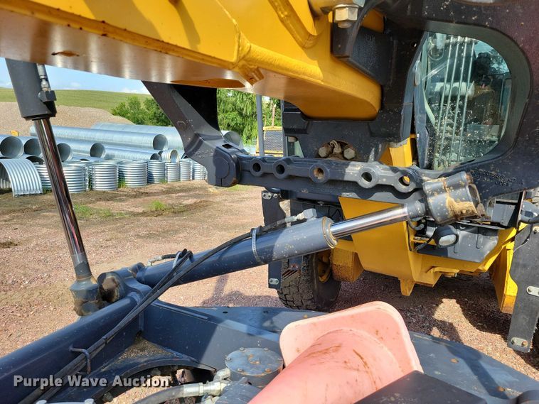 image for item EA2513 2014 John Deere 672G motor grader