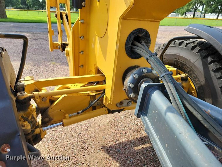image for item EA2513 2014 John Deere 672G motor grader