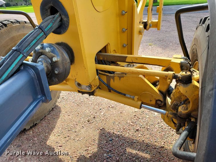 image for item EA2513 2014 John Deere 672G motor grader