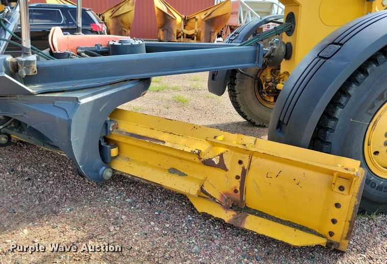 image for item EA2513 2014 John Deere 672G motor grader