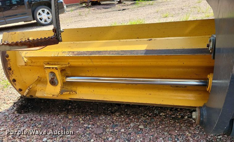 image for item EA2513 2014 John Deere 672G motor grader