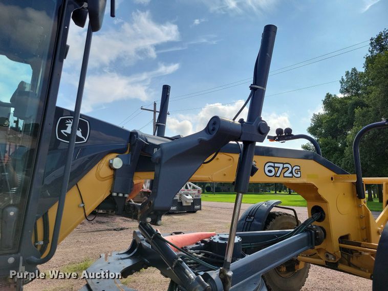image for item EA2513 2014 John Deere 672G motor grader