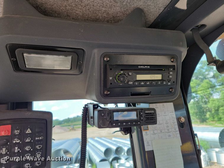 image for item EA2513 2014 John Deere 672G motor grader