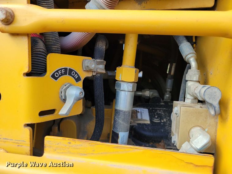 image for item EA2513 2014 John Deere 672G motor grader