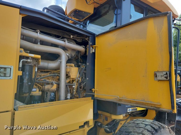 image for item EA2513 2014 John Deere 672G motor grader