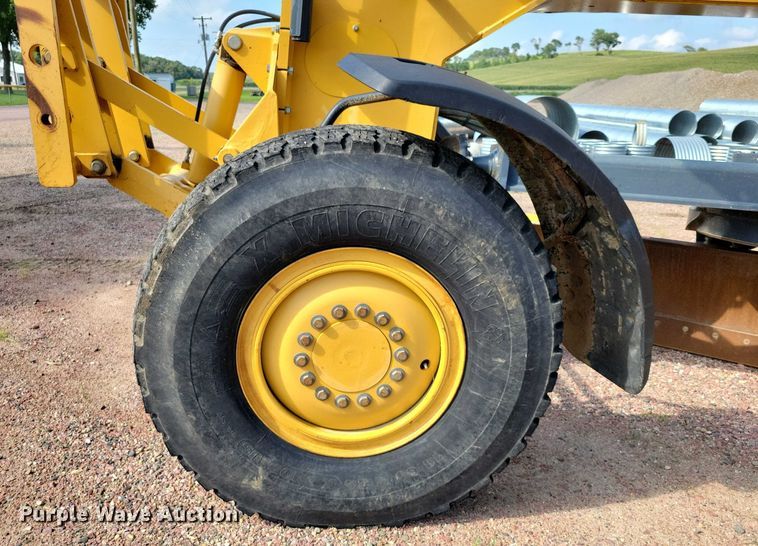 image for item EA2513 2014 John Deere 672G motor grader
