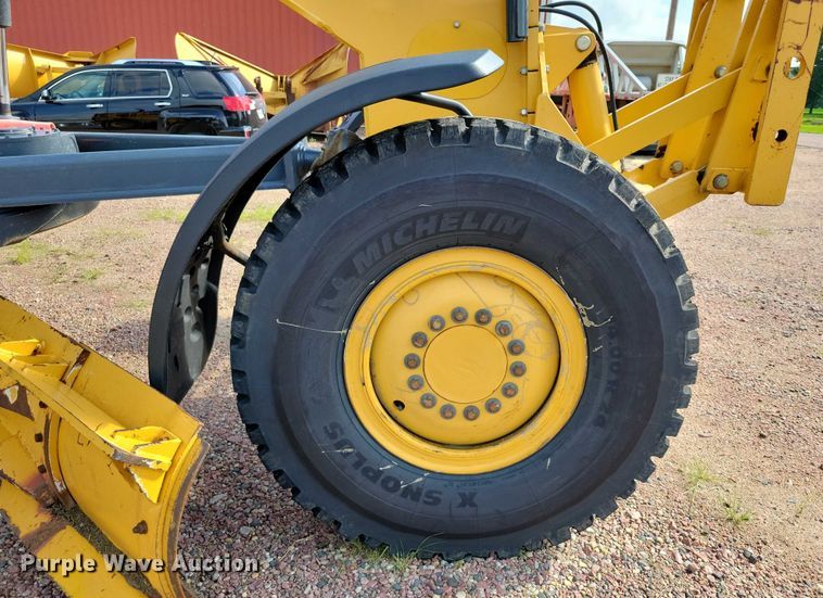 image for item EA2513 2014 John Deere 672G motor grader