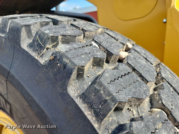 image for item EA2513 2014 John Deere 672G motor grader