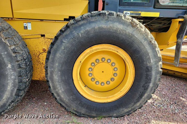 image for item EA2513 2014 John Deere 672G motor grader