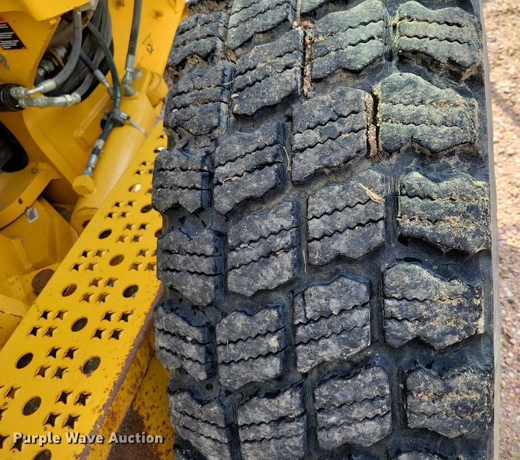 image for item EA2513 2014 John Deere 672G motor grader