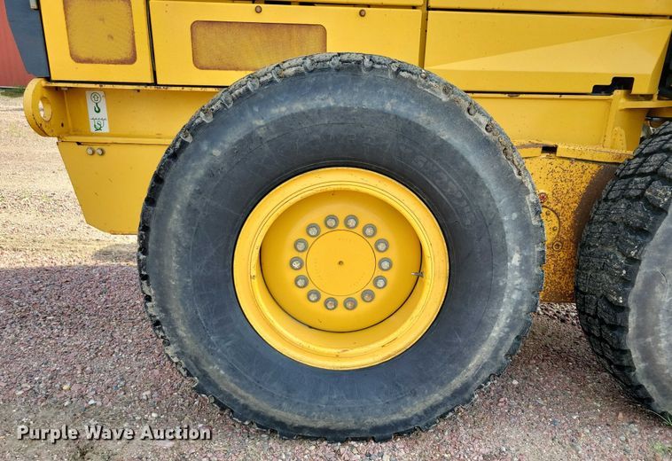 image for item EA2513 2014 John Deere 672G motor grader