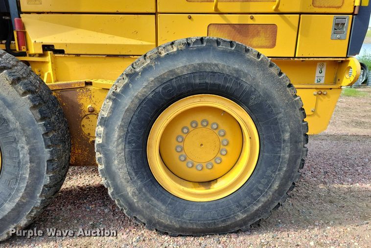 image for item EA2513 2014 John Deere 672G motor grader