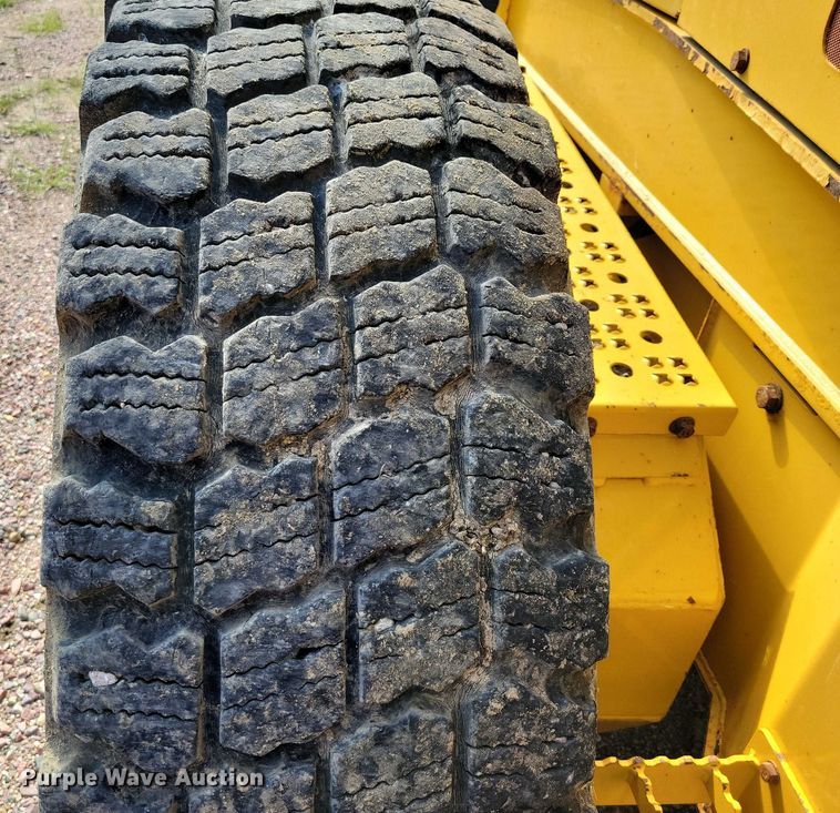 image for item EA2513 2014 John Deere 672G motor grader