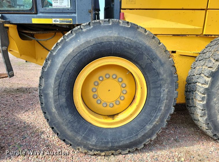 image for item EA2513 2014 John Deere 672G motor grader