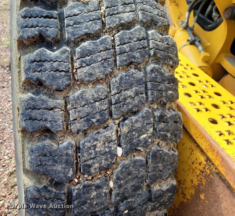 image for item EA2513 2014 John Deere 672G motor grader