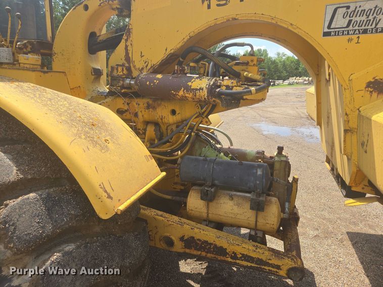 image for item EB0974 1965 Euclid TS-14 scraper