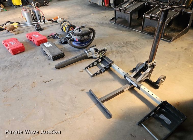 image for item EB8209 Tools