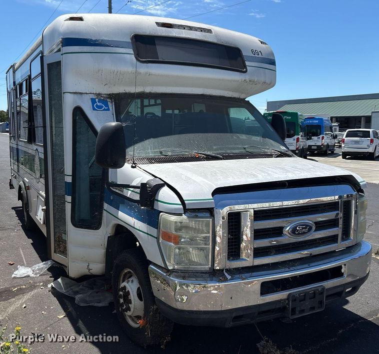 image for item EC1094 2009 Starcraft Ford E450 Super Duty shuttle bus