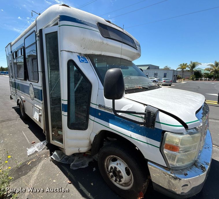 image for item EC1094 2009 Starcraft Ford E450 Super Duty shuttle bus