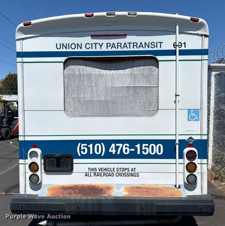 image for item EC1094 2009 Starcraft Ford E450 Super Duty shuttle bus