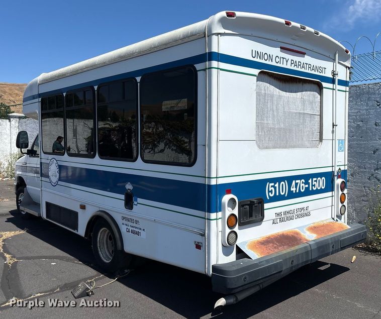 image for item EC1094 2009 Starcraft Ford E450 Super Duty shuttle bus