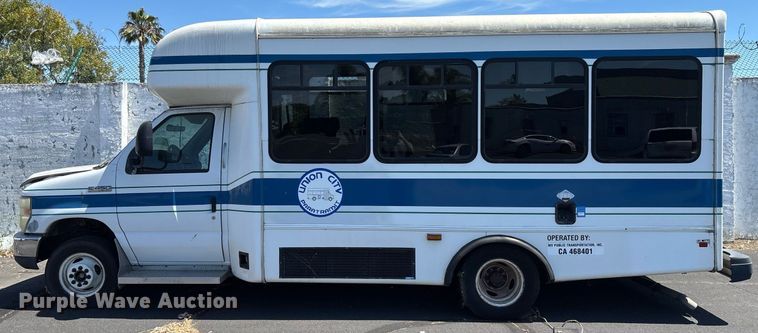 image for item EC1094 2009 Starcraft Ford E450 Super Duty shuttle bus