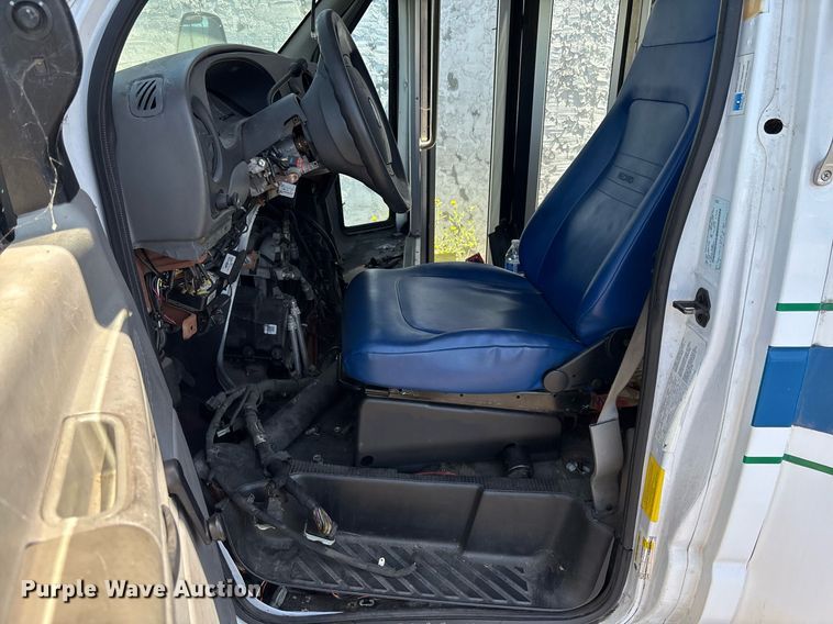 image for item EC1094 2009 Starcraft Ford E450 Super Duty shuttle bus