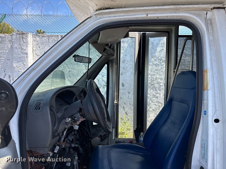 image for item EC1094 2009 Starcraft Ford E450 Super Duty shuttle bus