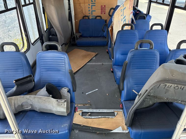 image for item EC1094 2009 Starcraft Ford E450 Super Duty shuttle bus