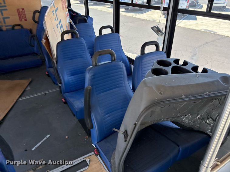 image for item EC1094 2009 Starcraft Ford E450 Super Duty shuttle bus