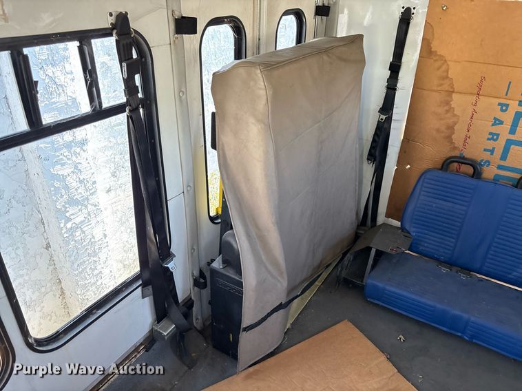 image for item EC1094 2009 Starcraft Ford E450 Super Duty shuttle bus