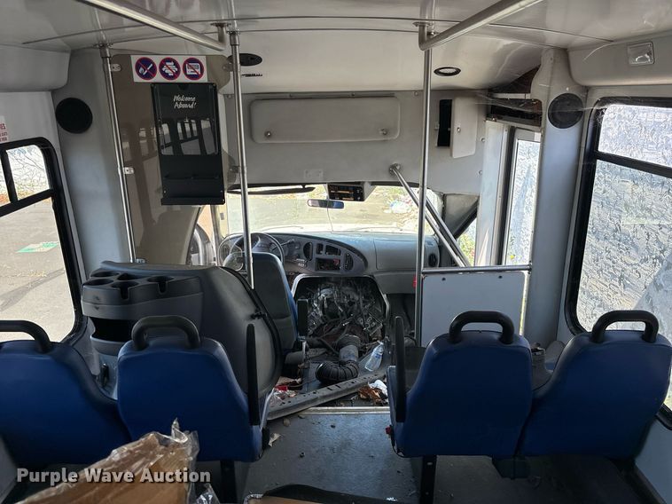 image for item EC1094 2009 Starcraft Ford E450 Super Duty shuttle bus