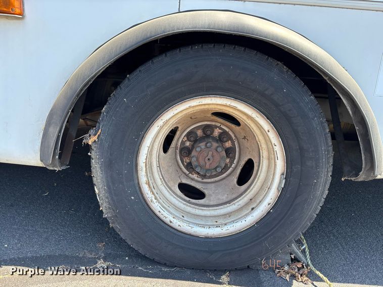 image for item EC1094 2009 Starcraft Ford E450 Super Duty shuttle bus