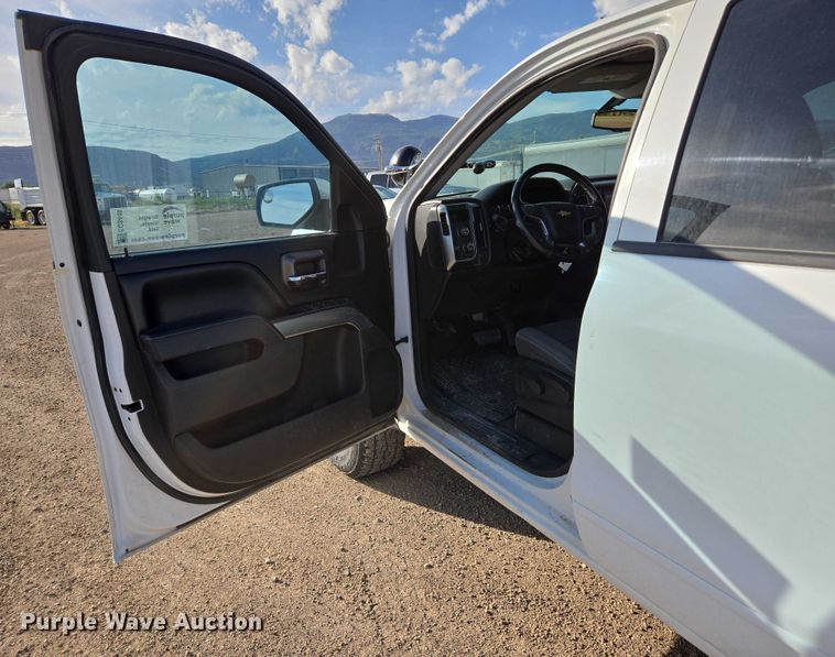 image for item EC3449 2015 Chevrolet Silverado 1500 Crew Cab pickup truck