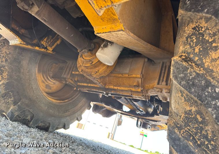 image for item ED1473 2001 John Deere 310G backhoe