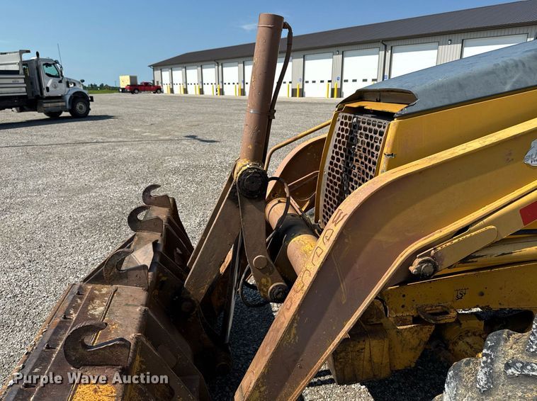 image for item ED1473 2001 John Deere 310G backhoe