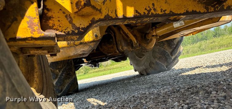 image for item ED1473 2001 John Deere 310G backhoe