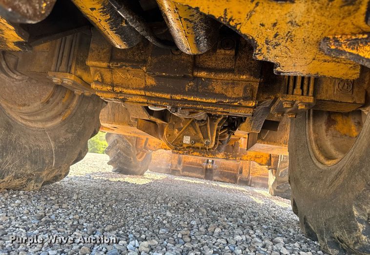 image for item ED1473 2001 John Deere 310G backhoe