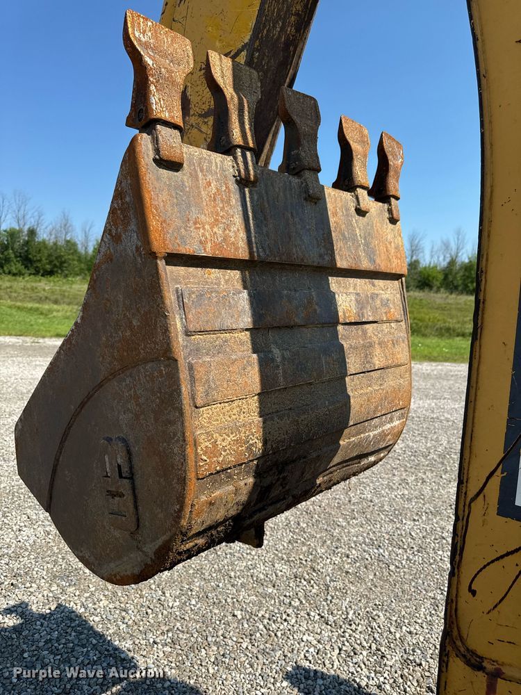 image for item ED1473 2001 John Deere 310G backhoe