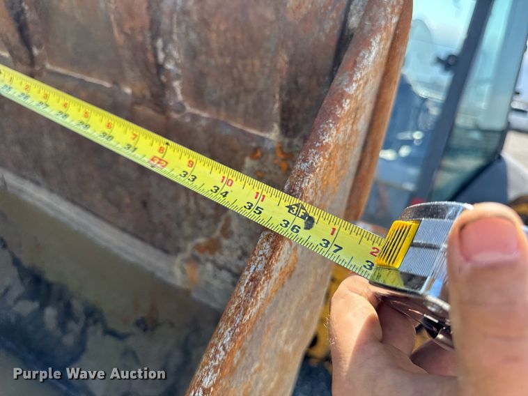 image for item ED1473 2001 John Deere 310G backhoe