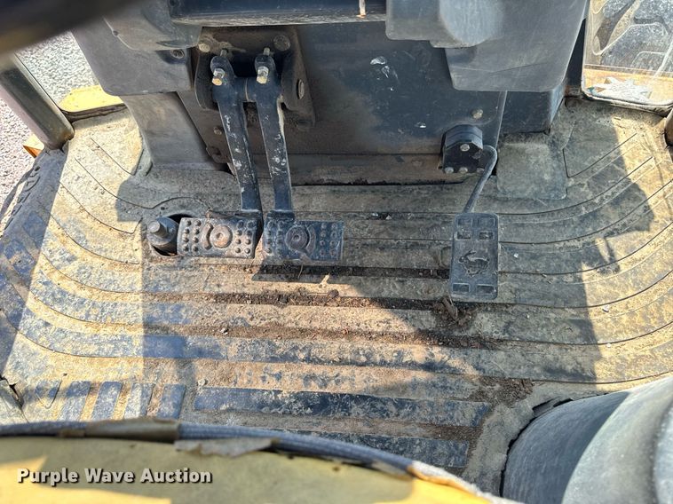 image for item ED1473 2001 John Deere 310G backhoe