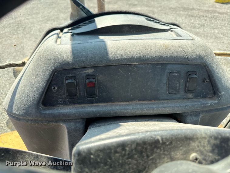 image for item ED1473 2001 John Deere 310G backhoe