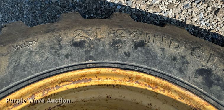 image for item ED1473 2001 John Deere 310G backhoe