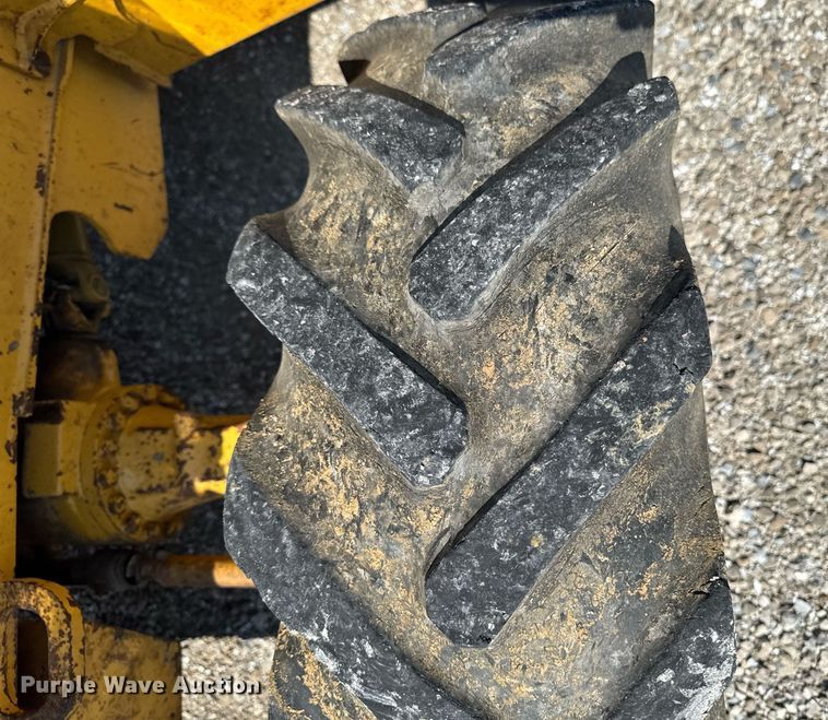 image for item ED1473 2001 John Deere 310G backhoe