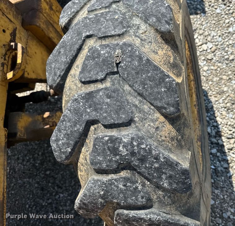 image for item ED1473 2001 John Deere 310G backhoe