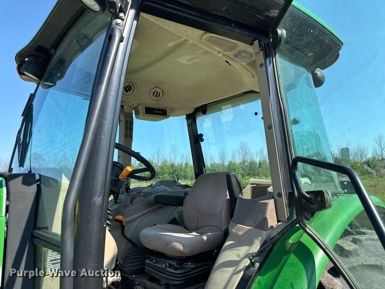 image for item ED1474 2014 John Deere 5100E MFWD tractor