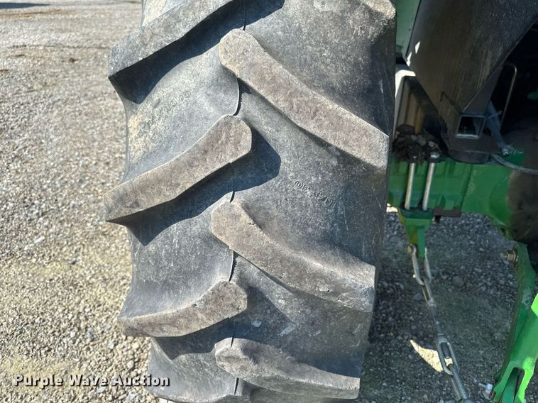 image for item ED1474 2014 John Deere 5100E MFWD tractor