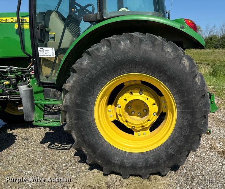 image for item ED1474 2014 John Deere 5100E MFWD tractor
