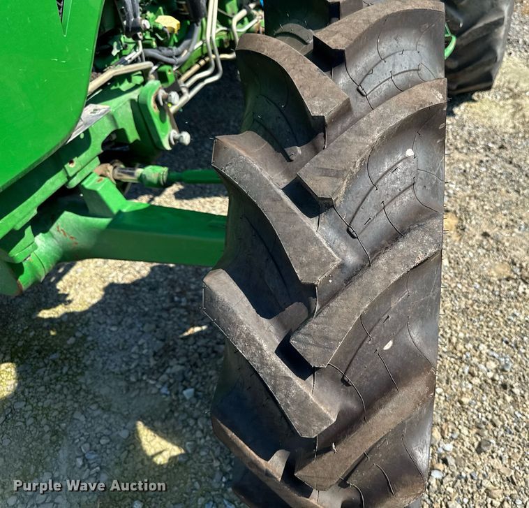 image for item ED1474 2014 John Deere 5100E MFWD tractor